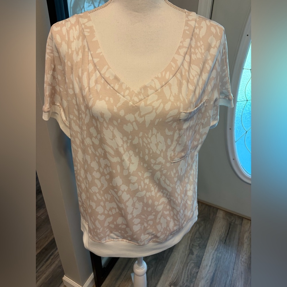 New With Tags…Boutique Loose Fit Animal Print Short Sleeve Top…Size Small